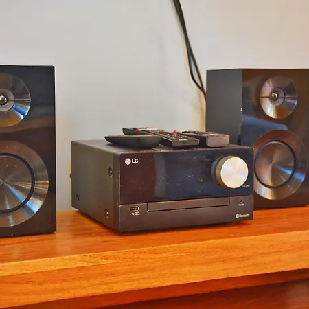 Pebbles And Sea At With Shared Pool Apartamento