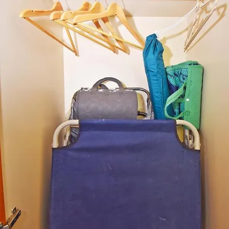 Pebbles And Sea At With Shared Pool Apartamento