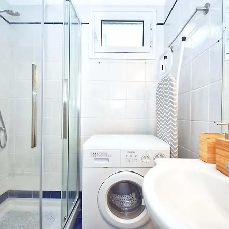 Pebbles And Sea At With Shared Pool Apartamento