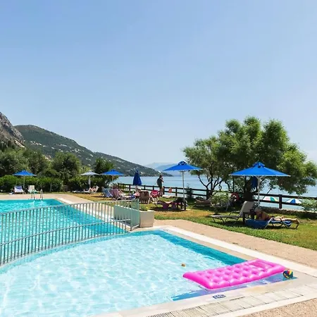 Pebbles And Sea At With Shared Pool Apartamento