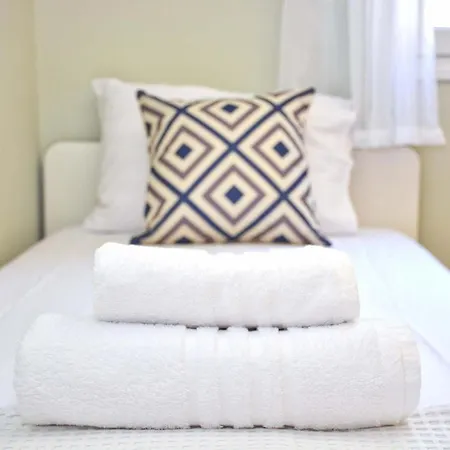 Pebbles And Sea At With Shared Pool Appartement