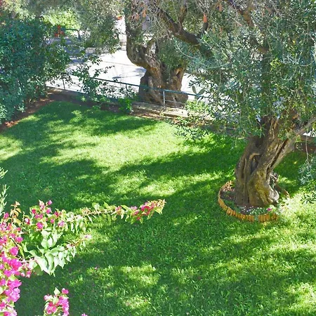 Appartement Pebbles And Sea At With Shared Pool *