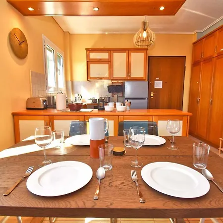 Apartman Pebbles And Sea At With Shared Pool