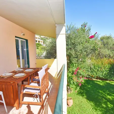 Apartman Pebbles And Sea At With Shared Pool *