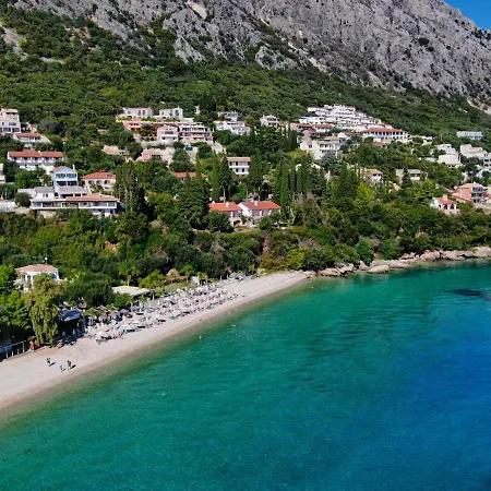 Pebbles And Sea At With Shared Pool Apartman