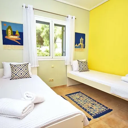 Appartement Pebbles And Sea At With Shared Pool