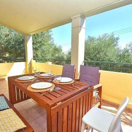 Appartement Pebbles And Sea At With Shared Pool Barbati